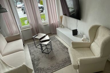 Ferienwohnung Bullaku - Ferienwohnung (63 m²)  für bis 4 Ew. Wohnzimmer mit Schlafsofa, Küchenzeile, separates Schlafzimmer, Terrasse
