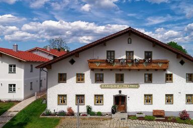 Pension Zum Lebzelter - Zimmer Nr. 2 mit Fernseher