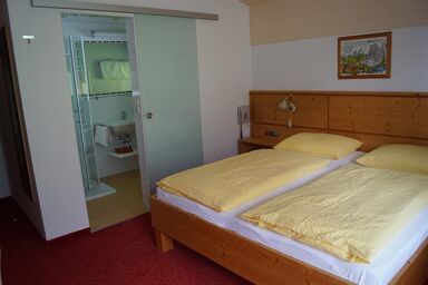 Hasenfluh - Pension - 3. Doppelzimmer Balkon