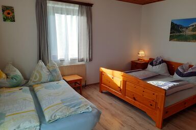 Ferienhof Unterkotgraben - Doppelzimmer, Dusche, WC, Balkon (Nr.3)