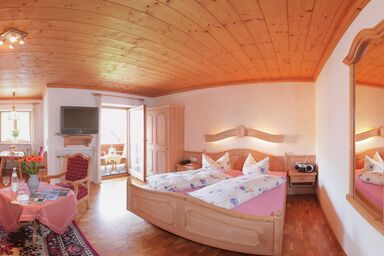 Gästehaus Ludwig-Thoma Hotel garni & Ferienwohnungen - Doppelzimmer Kat. II mit Balkon oder Terrasse