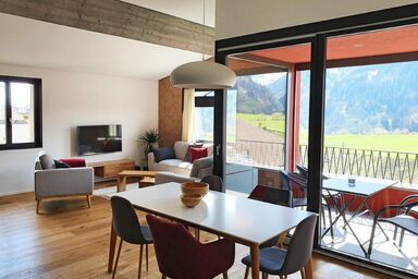 3,5 Zimmer Dachwohnung: Modern, komfortabel, zentral, mit Bergsicht