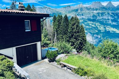 Chalet Wiesehöckli (CharmingStay). 3 Zimmerwohnung Bad/Dusche/Balkon/Aussen-Whirlpool