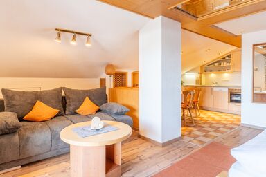 Gästehaus Hagen - Dachstudio- 2-Raum-Ferienwohnung 50qm, Extra-Schlafzimmer, Küche, 2 Balkone