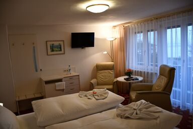 Pension Seeblick - Doppelzimmer mit Dusche/WC und Balkon bzw. Terrasse Seeseite (B)