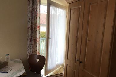 Beim Haasen - Dreibettzimmer (Nr. 2, 24 qm) mit Dusche/WC und Balkon