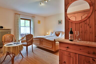 Haus Lindenbichl - Gelbes Zimmer - Doppelzimmer mit Dusche/WC/Balkon, 22 qm, TV, Radio, Haarfön