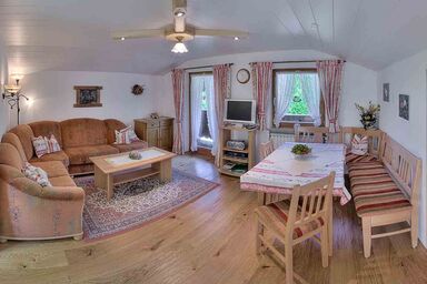 Andrebauernhof - Biohof - Chiemgau Karte - Ferienwohnung Gamskogel, 4 Personen, 2 Schlafzimmer, Balkon, Dachgeschoss, 70 qm