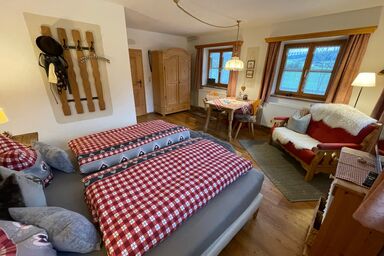 Pension Haus Marianne - Chiemgau Karte - Doppelzimmer Panoramablick mit Dusche, WC, ohne Balkon