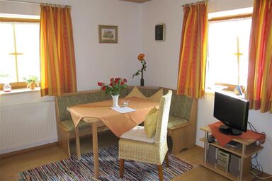 Haus Kress - Chiemgau Karte - Ferienwohnung Falkenstein für 2 Personen mit Terrasse, 40 qm, 1 Schlafzimmer