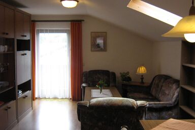 Haus Scheucher - Chiemgau Karte - Ferienwohnung Gamsknogl für 2 Personen, 1 Schlafzimmer, Küche, Balkon, 50 qm