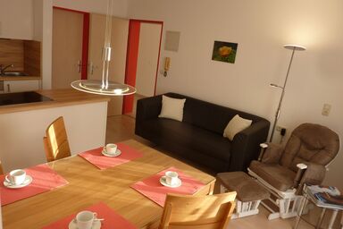 Apartmenthaus Sonnenschein - Chiemgau Karte - Tulpen-Apartment für 4 Personen, 2 separate Schlafzimmer, 60 m²