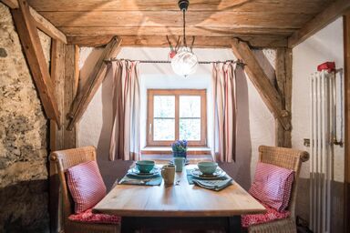 Das Schusterhäusl - Ferienwohnung Hans, 75 qm mit Balkon und Gartenblick, 1 separates Schlafzimmer