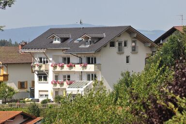 Pension/Ferienwohnung Gästehaus Stern - Doppelzimmer 7 - Hochzell mit Balkon