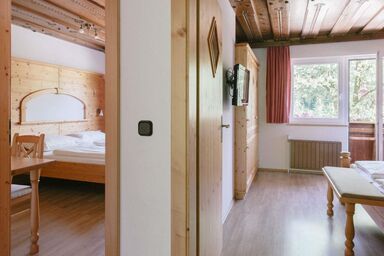 Ferienhotel Gut Enghagen - Großes Familienzimmer mit Dusche, Bad, WC