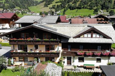Gemütliche Ferienwohnung  in Dorfgastein mit Garten, Terrasse und Grill