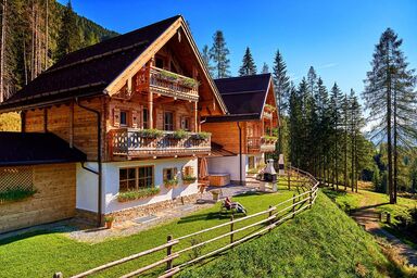 Chalet "Ostermoasspitz" - es erwarten Sie traditionelle Gemütlichkeit kombiniert mit modernstem Komfort