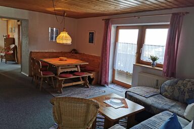 Ferienwohnung mit komplett eingerichteter Küchenzeile im Wohnraum