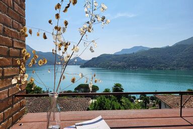 Casa Gorlino mit fantastischer Seesicht auf die Bucht von Porto Ceresio.