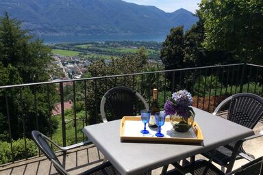 Idyllisches Ferienhaus (Haushälfte) an aussichtsreicher und sonniger Hanglage