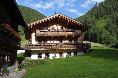 Ferienhaus mit Balkon