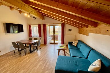 Lindenhof Inzell - Ferienwohnungen - Chiemgau Karte - Ferienwohnung A, 4 Pers., Panoramabalkon, Schlafzimmer, Wohnschlafraum, 67 qm