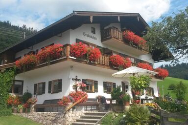 Bergbauernhof Grubenlehen - Doppelzimmer Nr. 2, Dusche/WC/Balkon, TV, Sitzecke, Nichtraucher, Dachgeschoss