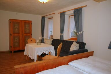 Knotzenlehen - Doppelzimmer Nr. 1, Dusche/WC, Balkon, 26 qm, W-LAN, Schlafcouch, Nichtraucher