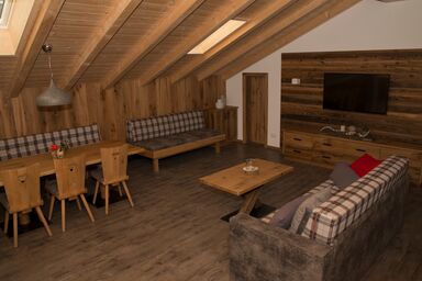 Haus im Moos - Chiemgau Karte - Ferienwohnung 5, Bäckeralm für 4 Personen, 2 Schlafzimmer, Balkon, 95 m²