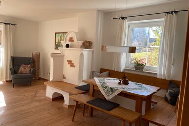 Chiemgauer Ferienhaus - Ferienhaus, 140qm, Balkon, Terrasse, Garten, 3 separate Schlafzimmer, Wohnzimmer mit Kachelofen, Küche, Bad, max 6 Personen