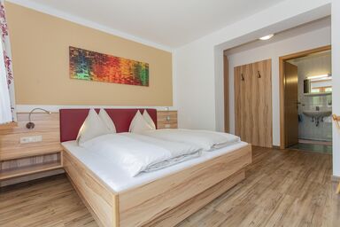 Theresa, ***Hotel- Pension - Dreibettzimmer 20 (1 Schlafraum)