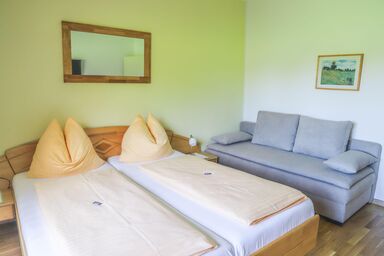 Pension Strauß - Doppelzimmer Zusatzbett mit Seeblick