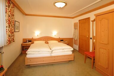 Am Hausberg - (2) Zwei-Raum-Ferienwohnung 48qm, Dusche/WC, Extra-Schlafzimmer, Küche, Balkon