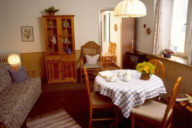 Maiergschwendter-Hof inkl. Chiemgaukarte - Ferienwohnung 45 qm, Balkon, Kochnische, 1 Schlafzimmer, 1 Wohnschlafzimmer,WLAN