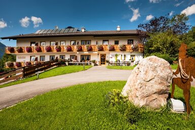 Gästehaus Heißenlehen - Doppelzimmer Watzmann, Südbalkon mit Rundblick, TV, Radio, Haarfön, Sitzecke