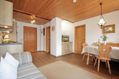 Gästehaus Beim Drucker - Chiemgau Karte - Ferienwohnung Falkenstein 2 Pers., 39 qm, Südbalkon, Wohnküche, 1 Schlafzimmer