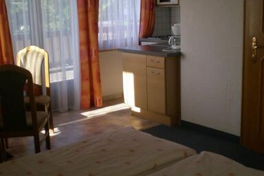 Pension Lasshofer - Apartment/Wohn-Schlafraum/Dusche, WC