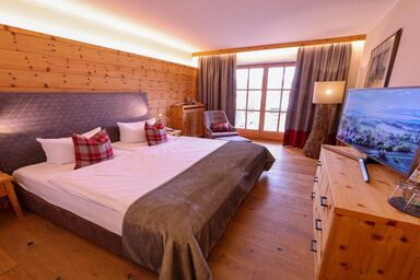 Parkhotel am Soier See - Junior-Suite mit See-/Bergblick