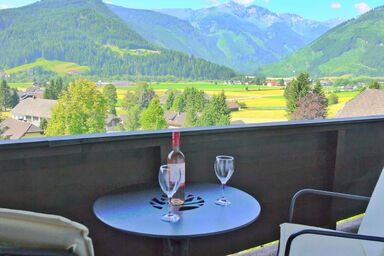 Geräumiges Apartment in einer idealen Lage mit eigenem Balkon und Blick auf die Berge