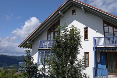 Ferienwohnung mit Balkon und Bergblick