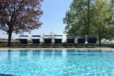 Ferienhaus in Wagerberg mit Garten, Terrasse und Whirlpool