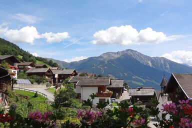 Ferienwohnung in der zweiten Etage mit Zirbenzimmer mit traumhafem Ausblick ins Virgental