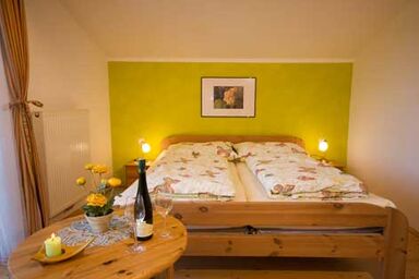 Asbacher Klosterkeller, Familie Stradinger - Doppelzimmer (27qm) mit Terrasse