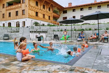 Urlaubshof Kirchmaier - Ferienwohnung Hochfelln, 1-6Pers., 2 sep. SZ, 1.OG, Ostbalkon mit See-& Fernblick