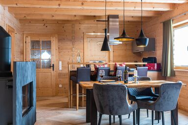 Alpenchalets & Suiten Beim Waicher inkl. Chiemgaukarte - Luxus Design Chalet Kategorie 1, 105qm, 2 separate Schlafzimmer, Zirbenholzmöbel