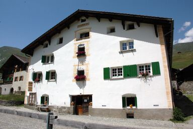 Ferienwohnungen im Schloss, (Nufenen).