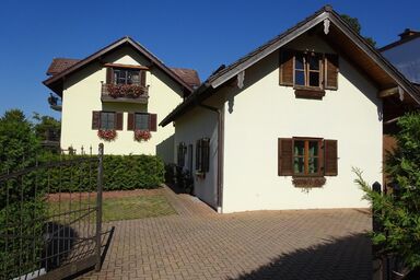 Gemütliche Ferienwohnung in Bayerisch Gmain mit Terrasse