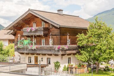 Gemütliche Wohnung in Neukirchen Am Großvenediger mit Terrasse und Garten