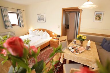 Pension Gut Horn - Ferienwohnung Nr. 2 bis 4 Personen, 42 qm, im 2 OG. mit 1 Wohnschalfzimmer, Kinderzimmer, Balkon