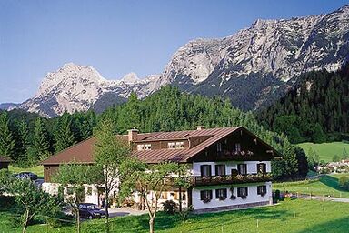 Bergbauernhof Klauslehen - Doppelzimmer Etagendusche+WC/Balkon Nr. 8, Sitzgruppe, Dachgeschoss 13qm